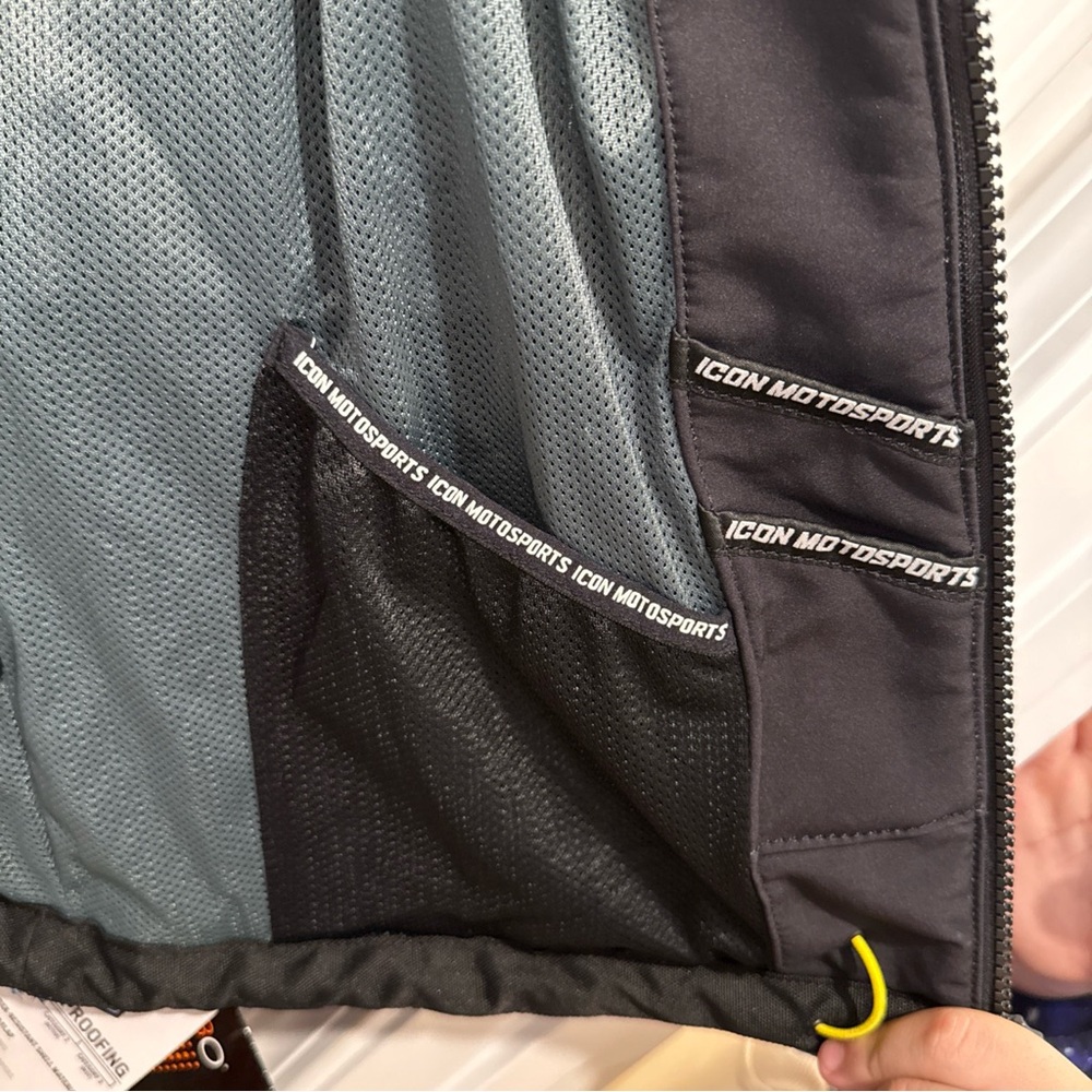 ICON Multicolor Geometric Jacket - Picture 9 of 11